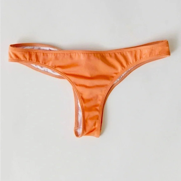 Out From Under Chelsea Ruched
Cheeky Bikini Bottom peachy orange size large - Picture 2 of 11